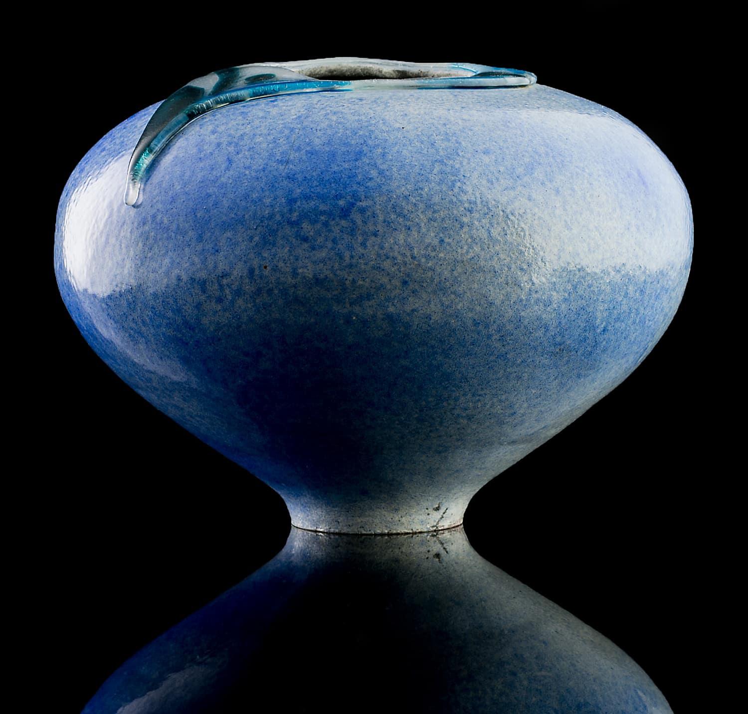 Keramiek-glas combinatie in blauw-tinten. - Glasatelier Lucia Admiraal